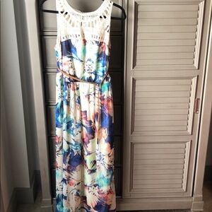 Beautiful floral maxi with crochet detail size XL